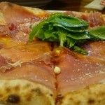 イタリア食堂amico - パルマ産生ハムとルッコラのピッツア