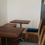 椅子の座面の色がカラフルでオシャレ