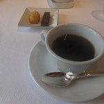レストラン・ジョルジュマルソー - 小菓子とコーヒー