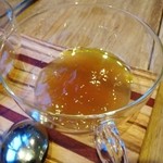 レストラン タケウチ - 野菜の切れ端、皮から取ったコンソメジュレ