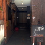 il PePe - ビルの入口 '15 5月中旬