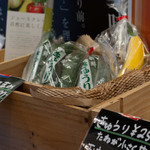 サロニック - 2015.6 店内でやなもり農園の野菜を販売
