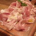 生ハムのドカ盛り