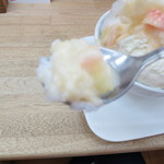 コンドーフルーツ - 桃のかき氷1口目☆