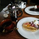 マテルガーデンカフェ - ホットコーヒーとホットティー