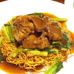 老香港酒家京都 - 牛バラ肉のやきそば