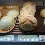 Natural Bread Bakery - メロンパンの種類が豊富☆