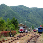 まる吉 - 駐車場側から。