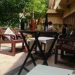 ホテルブレストンコート ザ・ラウンジ - オープンテラス　目の前は森の素晴らしい環境