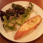 カフェ・ベルマッシュ - パン＆サラダ