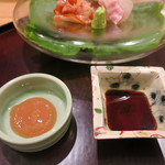 日本料理 太月 - 27年6月　お造りの薬味　梅肉・醤油