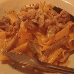 pasteria bambu - 黒地鶏とゴボウのレモンクリーム（980円）