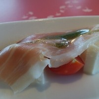 ホテルオークラレストラン名古屋 鉄板焼 さざんか - モッツェレラチーズに生ハム
