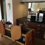 おとぎの宿米屋 - ［館内設備］
      音戯の森（ライブラリーcafe）
      無料のソフトドリンク。