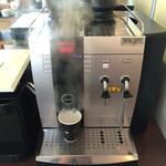 おとぎの宿米屋 - ［館内設備］
      音戯の森（ライブラリーcafe）
      無料のソフトドリンク。
      コーヒーマシーン。