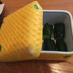 おとぎの宿米屋 - ［部屋］
      冷蔵庫の中は無料。
      キュウリの浅漬け、桃ジュース、ハートランドビールが入ってます。