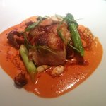 ラトリエ ドゥ ジョエル・ロブション - ⑤ブーラルド（太らせた鶏）腿肉は70℃で5時間焼いてます。