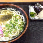 うどん処幸 - かやくうどん350円、おにぎり150円