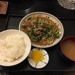 三松会館 - レバニラ玉定食