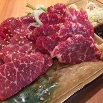 あぶり清水 - 料理写真:お得な馬刺し二種盛り！このボリューム感！