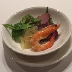 中国料理 品川大飯店 - 前菜盛合せ　鴨ロース、焼豚、海老、クラゲ、フルーツトマト