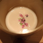 三谷 - 千葉県館山産 桜鯛の白子　紫蘇の花のせ、Champagne Thierry Houry Grand Cru と共に　(2015/05)