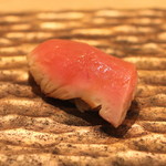 三谷 - 鮪のはがし、Montrachet Grand Cru 2007 Louis Latour と共に　(2015/05)