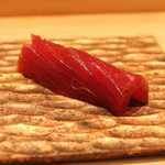 三谷 - 鮪のづけ、Chassagne-Montrachet 2012 Michel Coutoux と共に　(2015/05)