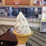 山小屋食堂 - 伊吹そばソフトクリーム 350円(税込)