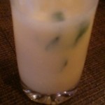 印度料理シタール - マンゴーラッシー
      私は甘くてちょっと苦手だけど主人は大好き
      息子いわくこの味がスパイスを更に引き立てる！と…確かにそうかも！