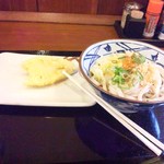 丸亀製麺 - あ…蓮根天ぷら齧っちゃった…