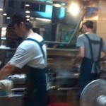 大塊牛排專賣店  - 忙しそうに焼くお兄ちゃん達