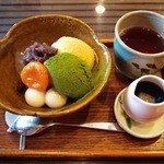 みつばち - 『抹茶クリームあんみつ』(750円)に『バニラアイス トッピング』(100円)～♪(^o^)丿