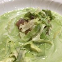 レストランひらまつ 博多 - ○鴨のフォアグラのラビオリ様グリーンピースのポタージュで♪