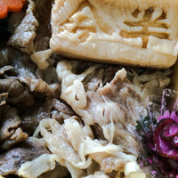 人形町今半 本店 - お肉はちょっと顔色が悪い…