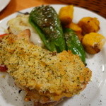 YAICHIRO - 伊勢赤鶏のモモ肉マスタード香草パン粉焼き