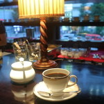 宮越屋珈琲 - 珈琲と店内から見た外の風景