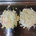 お好み焼 大坂 風月 - 焼いている途中