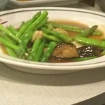 SOMBOON SEAFOOD Surawong - アスパラと海鮮のうま煮的なもの
