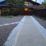 長屋門 桒はら - えらい広い庭です♡(ؔᵒ̶̷ᵕؔᵒ̷̶)