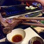長屋門 桒はら - 熟成ラム肉の骨も焼いて
      もーさー、チューチューして骨の髄までしゃぶった*✧₊✪͡◡ू✪͡