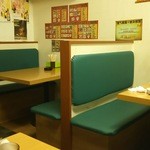 台湾料理 福賓楼 - テーブル席が5席、座敷が6席程