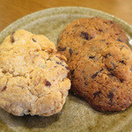 早川亭 - 「スコーンクッキー」と「チョコチャンククッキー」（共に￥180）店主のお友達が焼いたという、クッキーです。