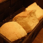 バカリ ダ ポルタ ポルテーゼ - 自家製パン；フォカッチャ