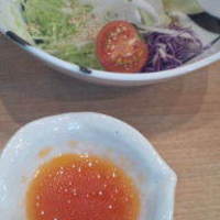 神戸串あげ SAKU - サラダと人参ドレッシング