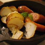 ギリギリ カフェ - ハッセルバックポテ爺を切ったところ（2015/04）