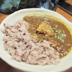 Gachimai shisa - 次にカレーライスの登場です。カレーはチキンか豚肉かが選べました。
                        