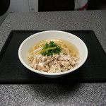 うどん処　だし○ - かすうどん（ホルモン）