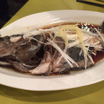 自然派中華とワイン 戸芽主 - 黒ソイの姿蒸し、なんか香ばしい味がしてほんとにうまいっー