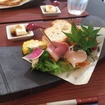 ニコ モンド - 瓦に載ってる、素敵過ぎな前菜。『2015.6月　ランチ』